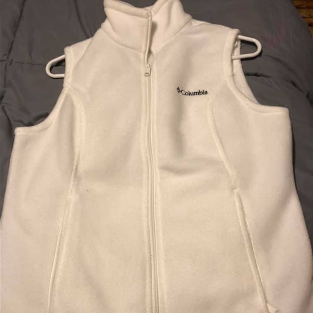Small white Columbia vest